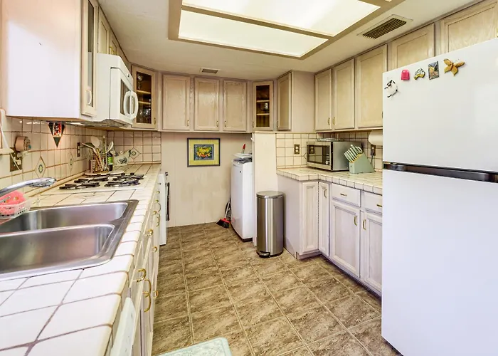Walkable Location! Extended Escape In